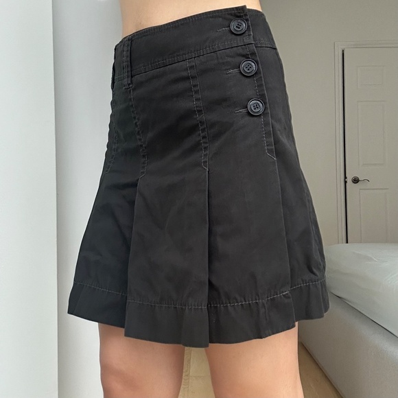 PLEATED BLACK SKIRT W/ BUTTONS - Picture 1 of 6